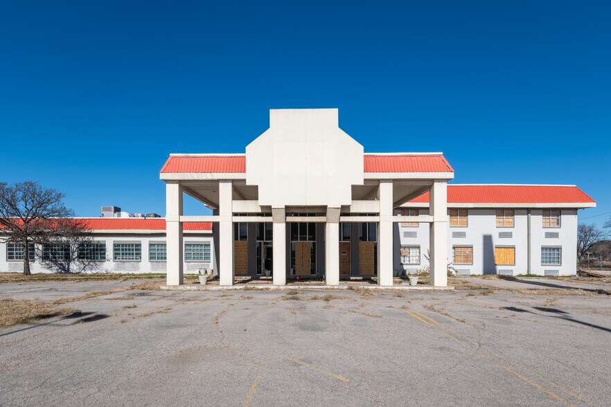 More Photos Of 2915 E Interstate 40, Amarillo Hotel For Sale