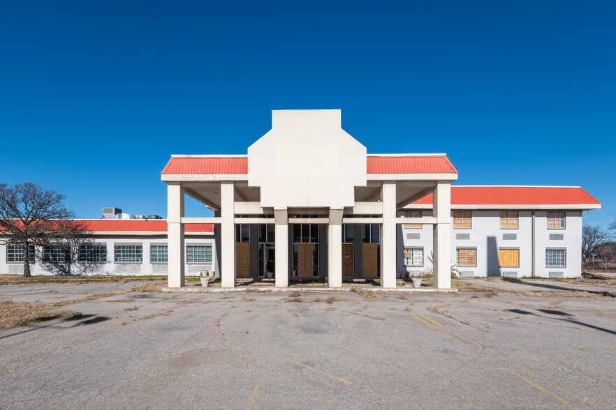 More Photos Of 2915 E Interstate 40, Amarillo Hotel For Sale