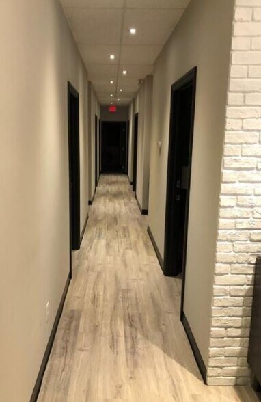 More Photos Of 101-121 Lakeshore Rd, St Catharines Freestanding For Lease