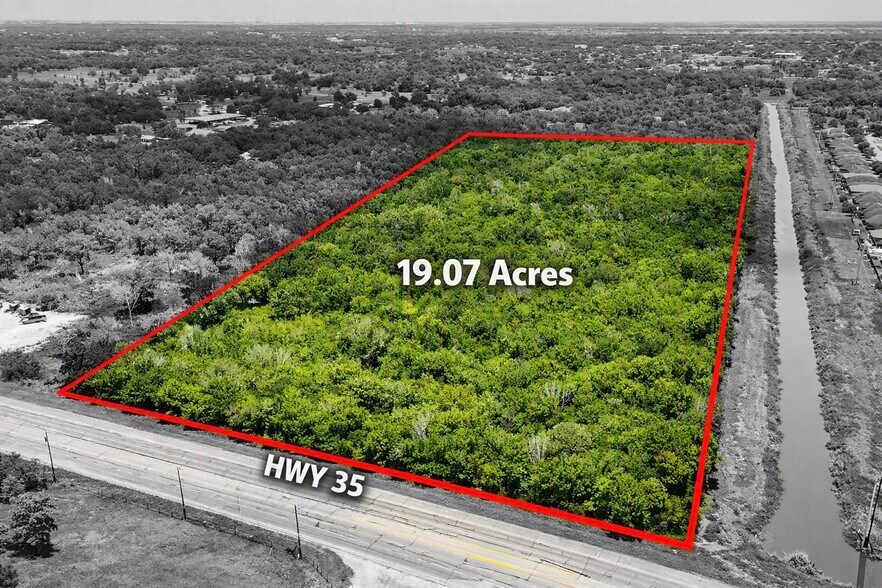 Primary Photo Of 0 Hwy 35 - CR 133 - 19.07ac, Alvin Land For Sale