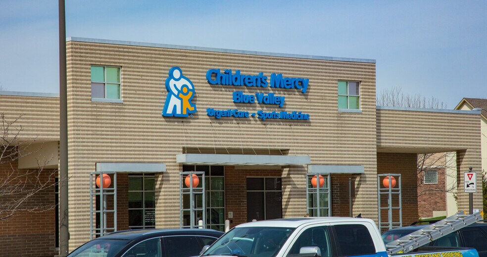 More Photos Of 6882-6936 W 135th St, Overland Park Unknown For Lease