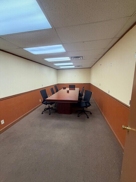 More Photos Of 11911-11913 Warfield St, San Antonio Warehouse For Sale