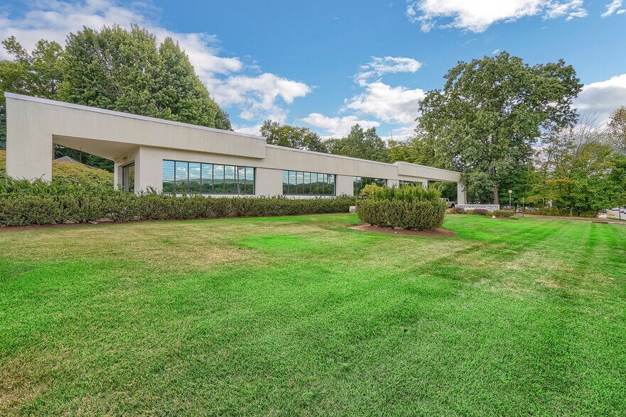 More Photos Of 79 Route 59, Suffern Medical For Lease