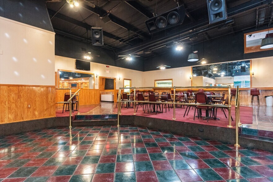 More Photos Of 470 Tucker Dr, Maysville Storefront Retail Office For Sale