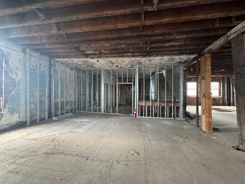 More Photos Of 1027 Beach 20th St, Far Rockaway General Retail For Sale