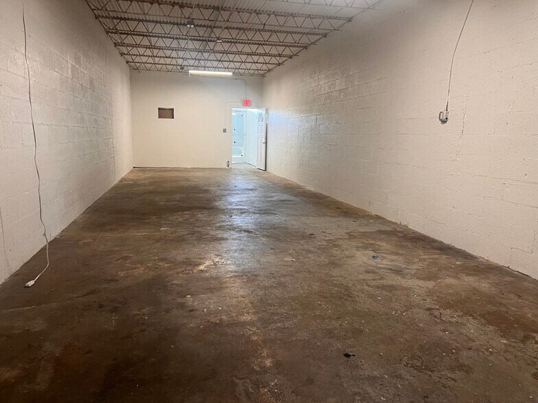 More Photos Of 4310-4326 NE 5th Ave, Oakland Park Warehouse For Lease