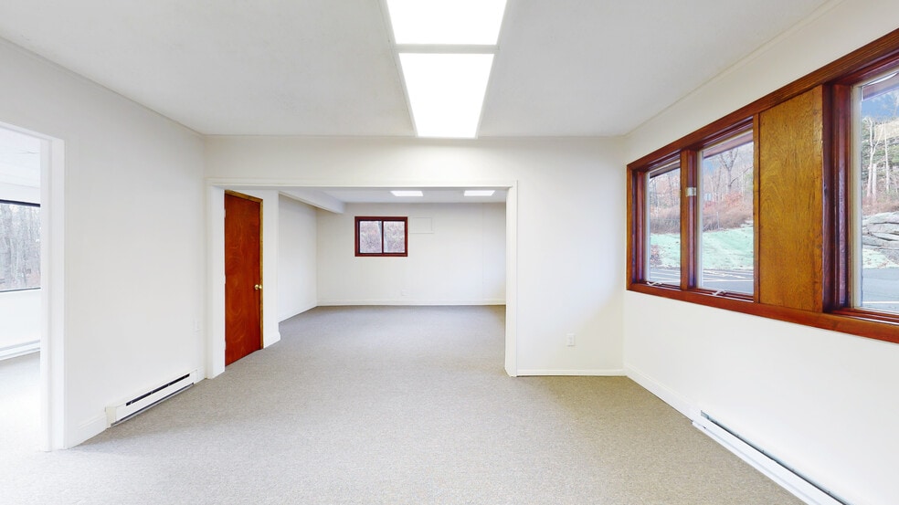 More Photos Of 220 Silver Lake Rd, Dingmans Ferry Office For Sale