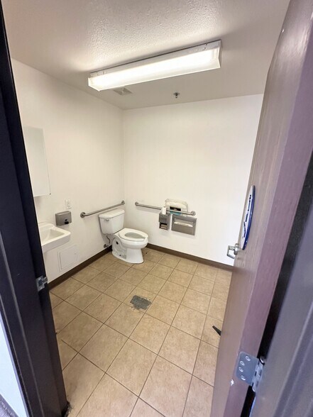 More Photos Of 5021 Tyler Ave, Temple City Manufacturing For Lease