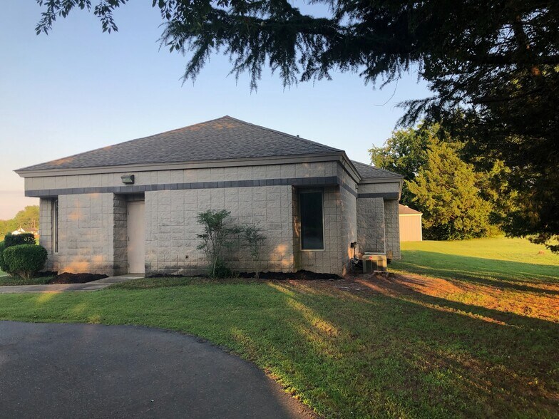 More Photos Of 9506 Hospital Ave, Nassawadox Medical For Sale