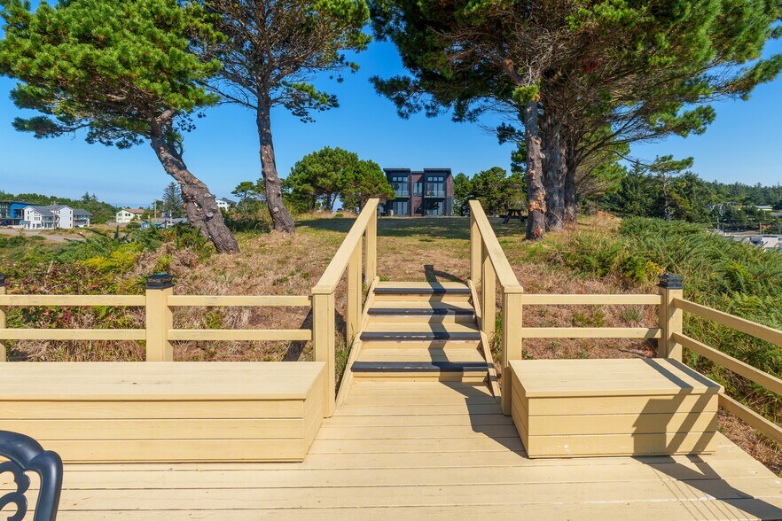 More Photos Of 409 Jackson St, Port Orford Specialty For Sale