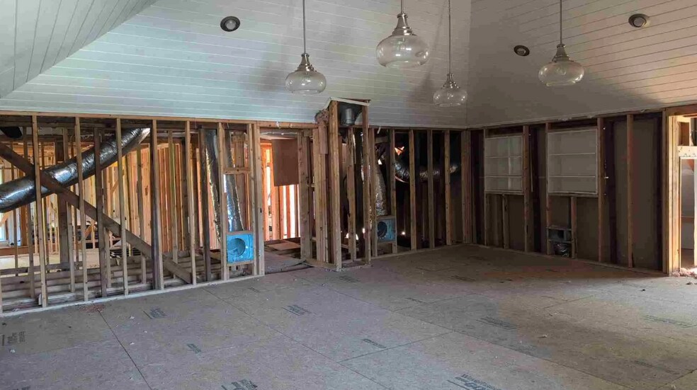 More Photos Of 31 N Main St, Alpharetta Office For Sale