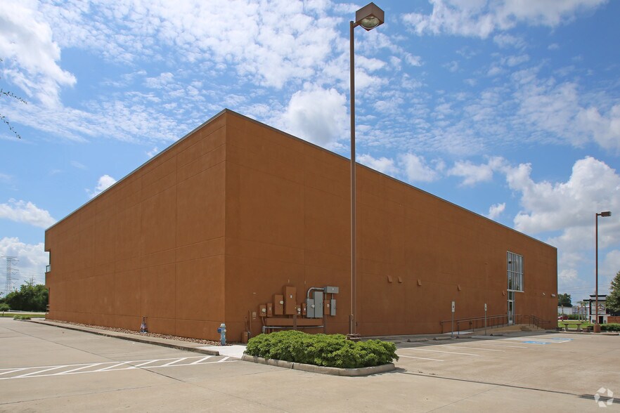 More Photos Of 2100 E Nasa Pky, Seabrook Storefront Retail Office For Lease