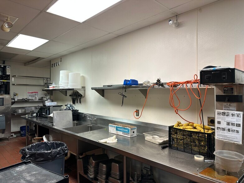 More Photos Of 900 Riverside Dr, East Peoria Restaurant For Sale