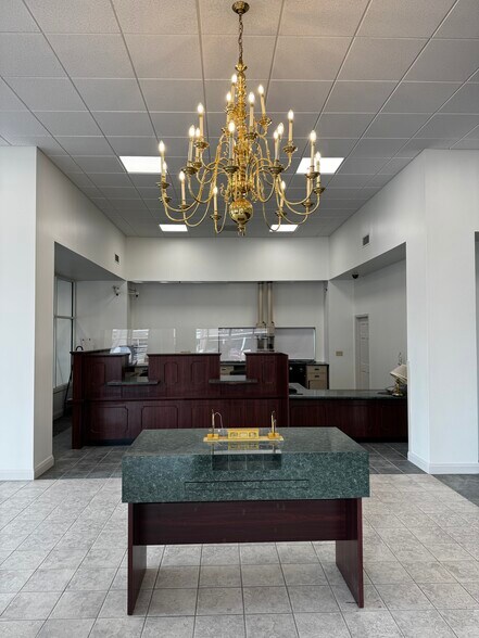 More Photos Of 620 Virginia St E, Charleston Bank For Lease