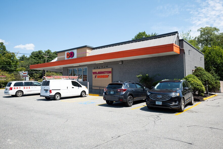 More Photos Of 211 Lowell St, Wilmington Storefront For Sale