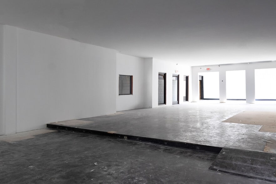 More Photos Of 730 N La Cienega Blvd, Los Angeles Restaurant For Lease