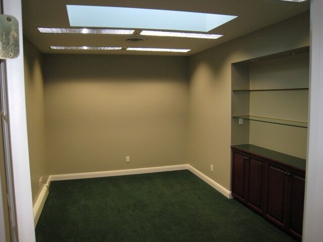 More Photos Of 1538 Foster St, White Rock Office For Lease