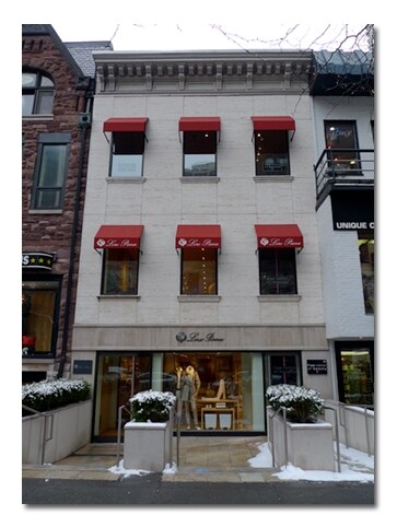 More Photos Of 45 E Oak St, Chicago Storefront For Lease
