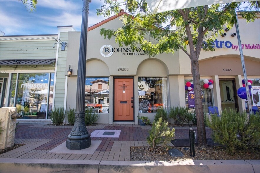 More Photos Of 24263 Main St, Newhall Storefront For Lease