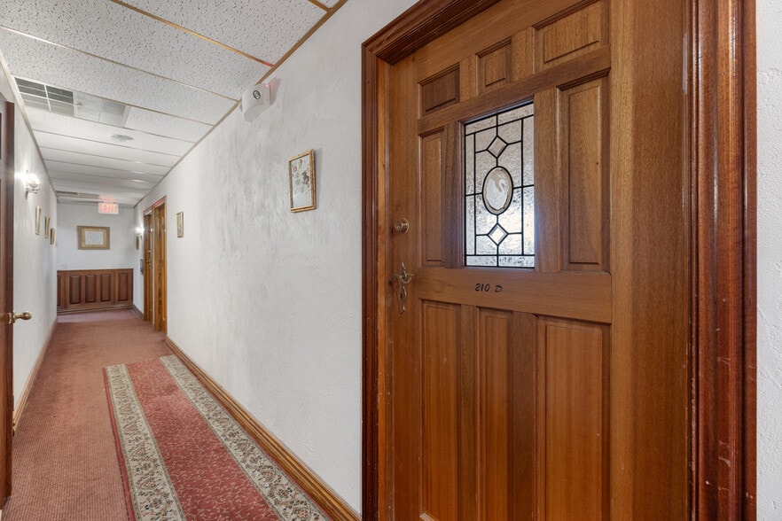 More Photos Of 84 Park Ave, Flemington Office For Lease