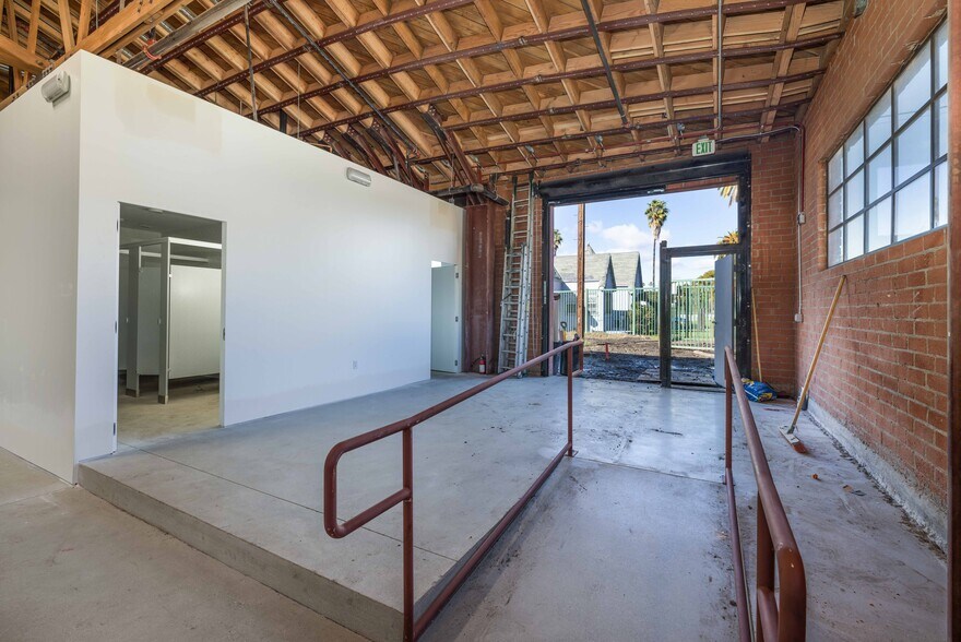 More Photos Of 4301 W Jefferson Blvd, Los Angeles Office For Lease