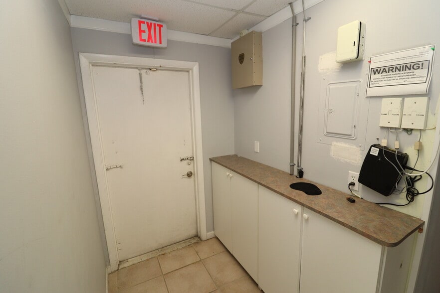 More Photos Of 6731-6755 Sunset Strip, Sunrise Unknown For Lease