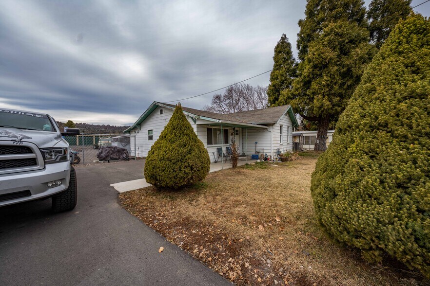 More Photos Of 4851 Highway 97 N, Klamath Falls Self Storage For Sale