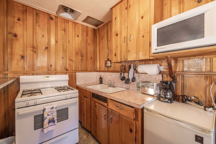 More Photos Of 39921 Big Bear Blvd, Big Bear Lake Hotel For Sale