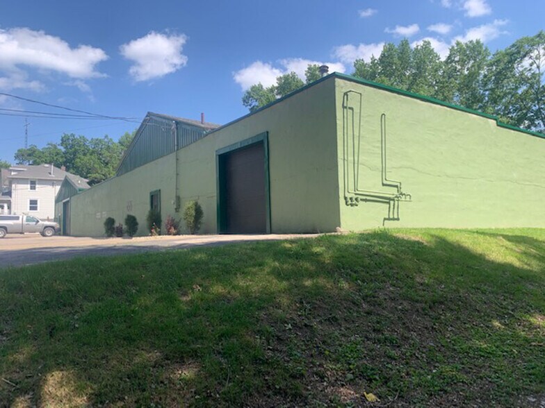 More Photos Of 453 E Euclid St, Salem Industrial For Sale