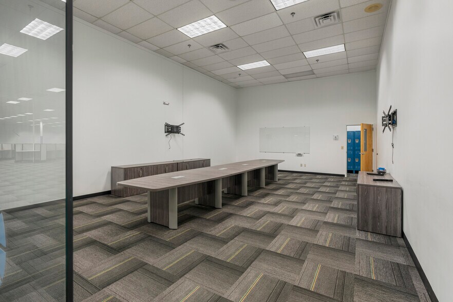 More Photos Of 1100 Hunt Ave, Columbus Light Distribution For Lease