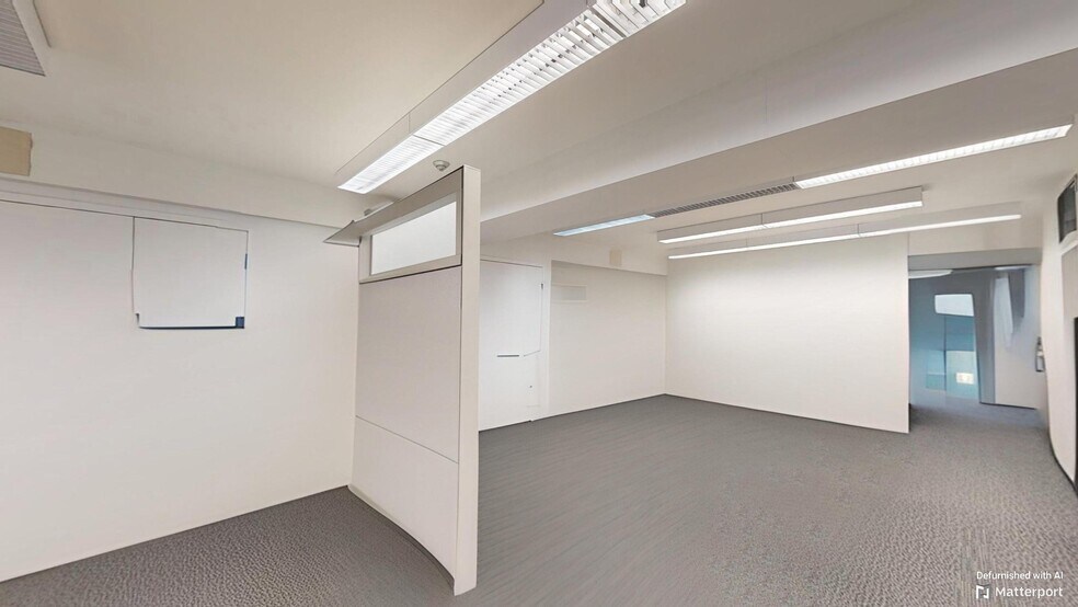 More Photos Of 627 Bloor St W, Toronto Office For Lease