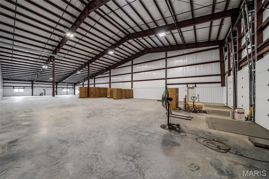 More Photos Of 100 Industrial Dr, New Haven Warehouse For Lease