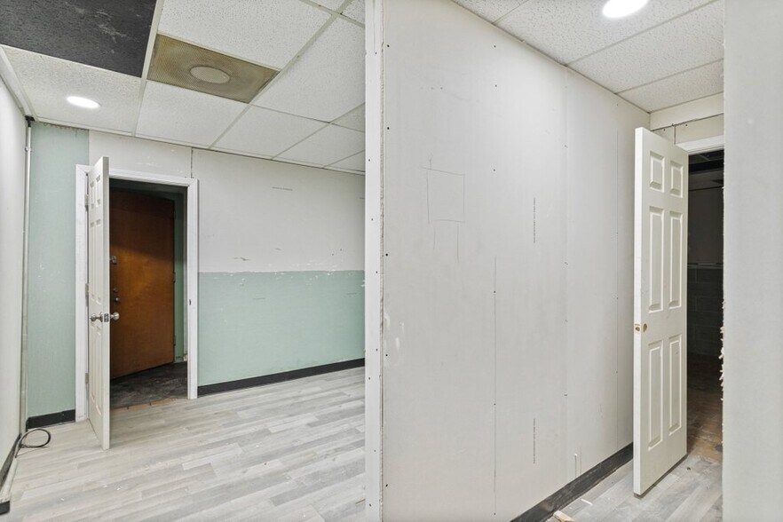 More Photos Of 327-345 E Bay St, Jacksonville Storefront Retail Office For Lease