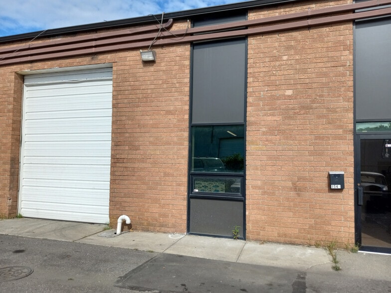 More Photos Of 194-204 N Fehr Way, Bay Shore Warehouse For Lease