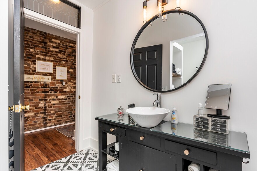 More Photos Of 302 W High St, Lexington Office Residential For Sale