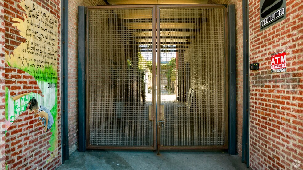 More Photos Of 1544-1562 N Cahuenga Blvd, Hollywood Freestanding For Lease