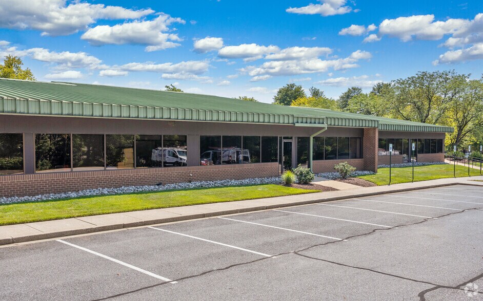 More Photos Of 9125 Guilford Rd, Columbia Flex For Lease