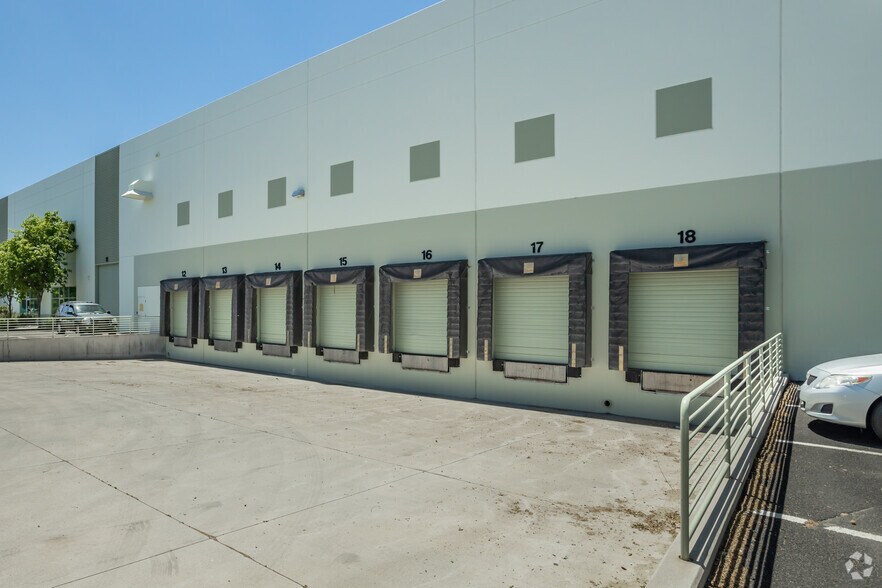 More Photos Of 450 Maestro Dr, Reno Distribution For Lease