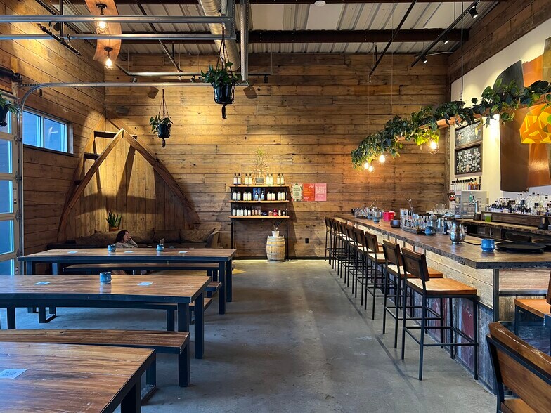 More Photos Of 1401-1431 Northern Ct, Madison General Retail For Sale