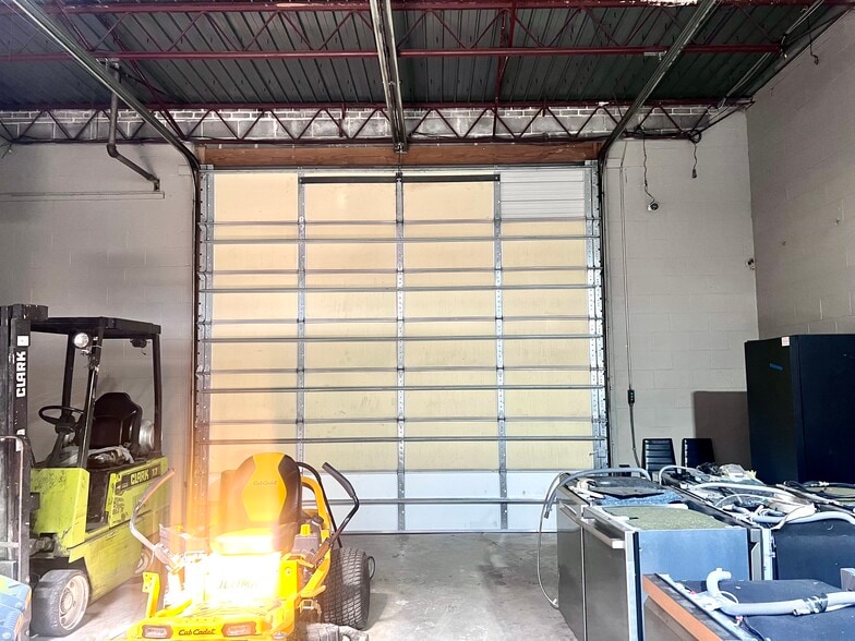 More Photos Of 7410 Sni-A-Bar Rd, Kansas City Manufacturing For Sale
