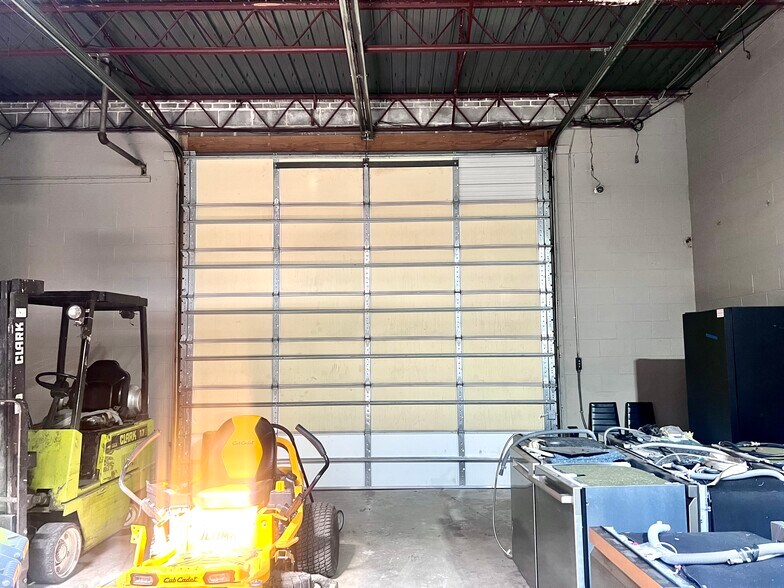 More Photos Of 7410 Sni-A-Bar Rd, Kansas City Manufacturing For Lease