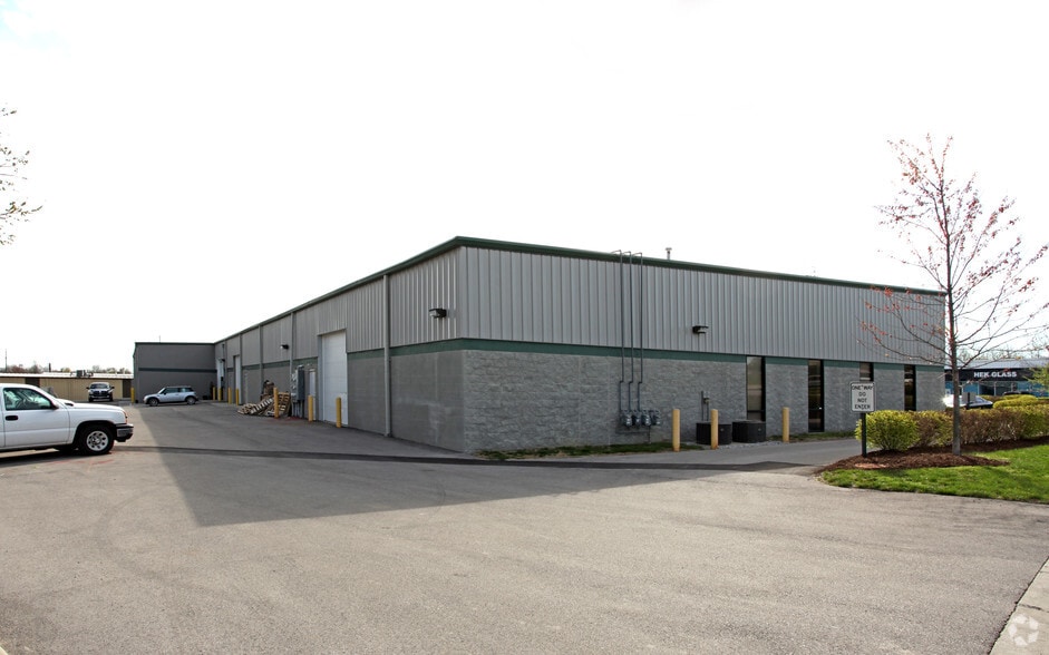 More Photos Of 1051 Floyd Dr, Lexington Flex For Lease