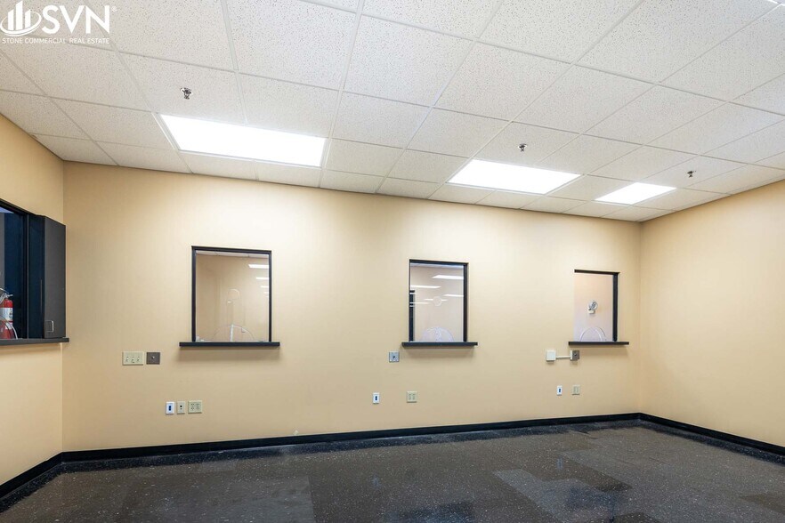 More Photos Of 440 Greendale Rd, Lexington Warehouse For Lease