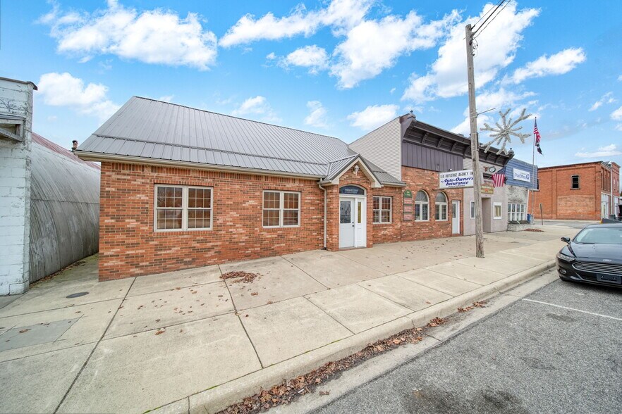 More Photos Of 104 Main St, Waldron Office Residential For Sale