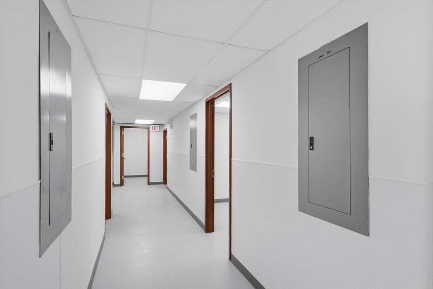 More Photos Of 2201 W Howard St, Chicago Restaurant For Lease