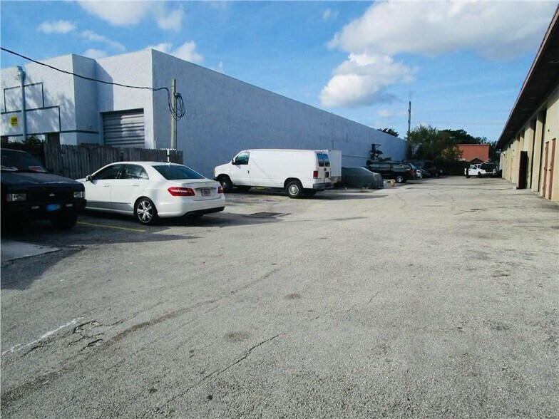 More Photos Of 1901 NW 32nd St, Pompano Beach Warehouse For Lease
