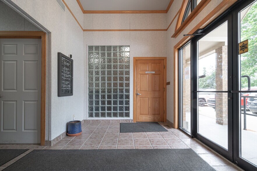 More Photos Of 4139 W Walton Blvd, Waterford Medical For Sale