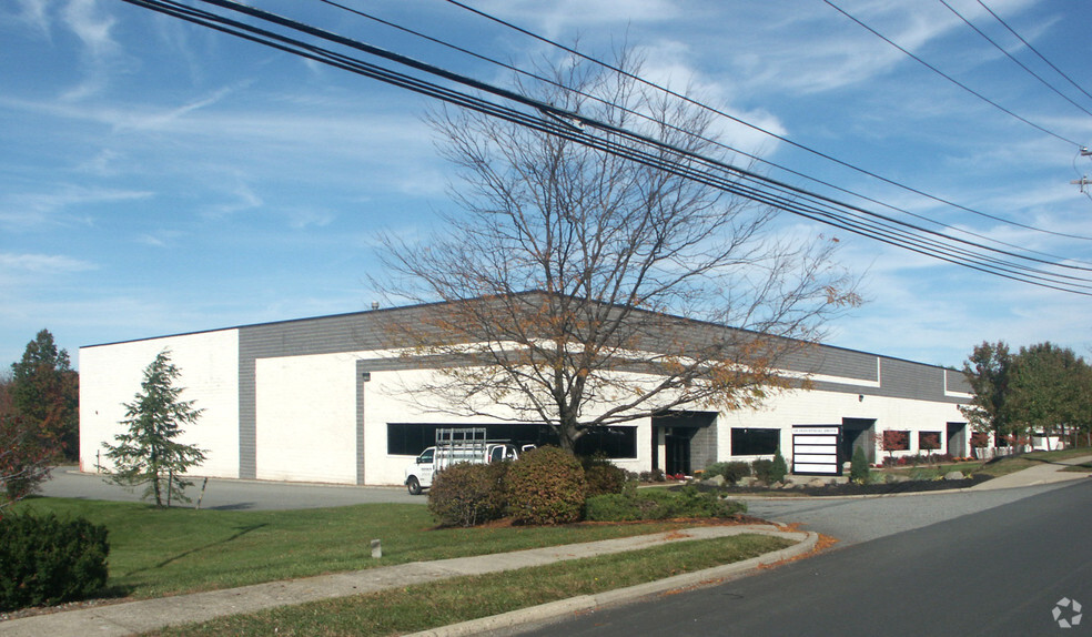 Primary Photo Of 28 Industrial Dr, Middletown Warehouse For Lease