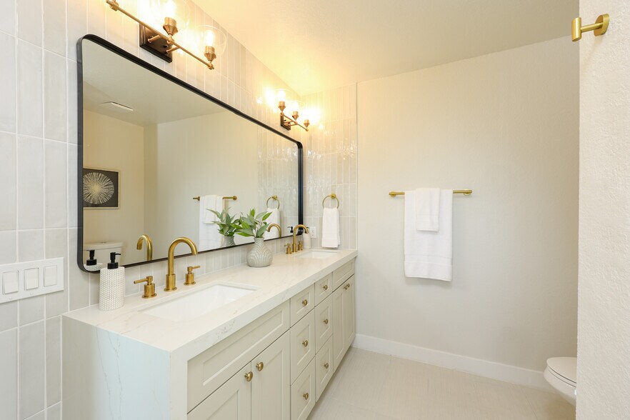 More Photos Of 658 Santa Fe Dr, Encinitas Multifamily For Sale