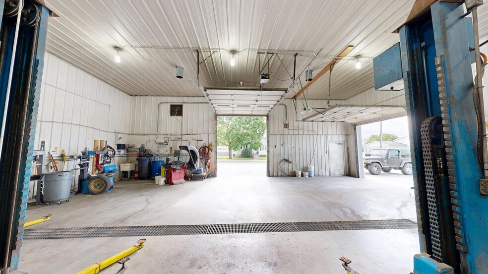 More Photos Of 1105 N McKinley Ave, Rensselaer Auto Dealership For Sale